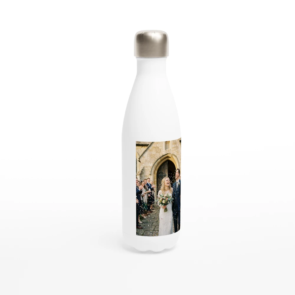 Gelato's render of a water bottle printed with our AI-made example photo of a couple